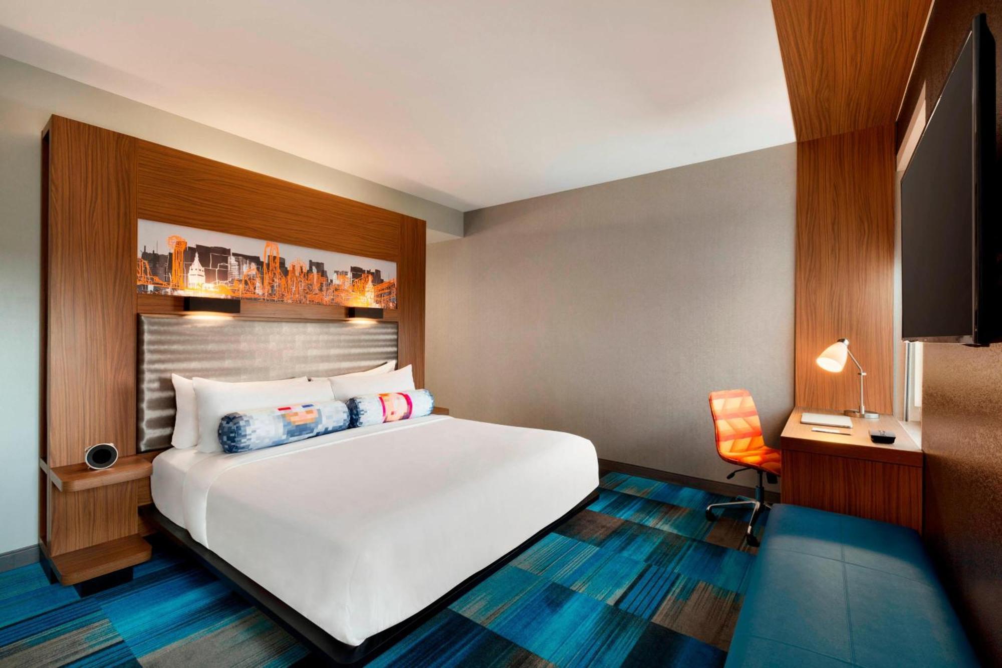 Aloft Field Hotel